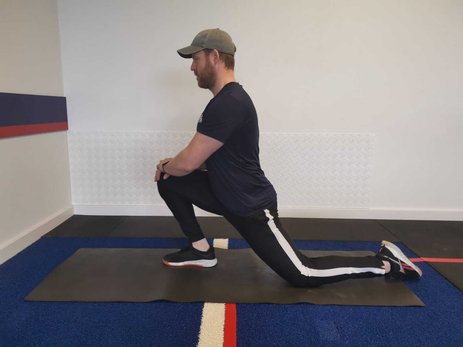 low lunge stretch demonstration