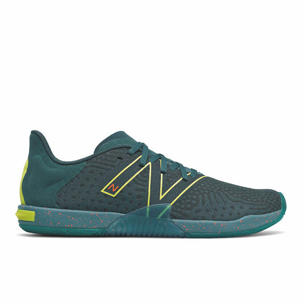 image of best blue and grey gym trainers from New Balance for men on white background