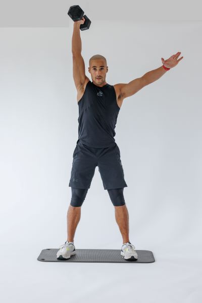 dumbbell single arm snatch demonstration step 3: As the <img class=
