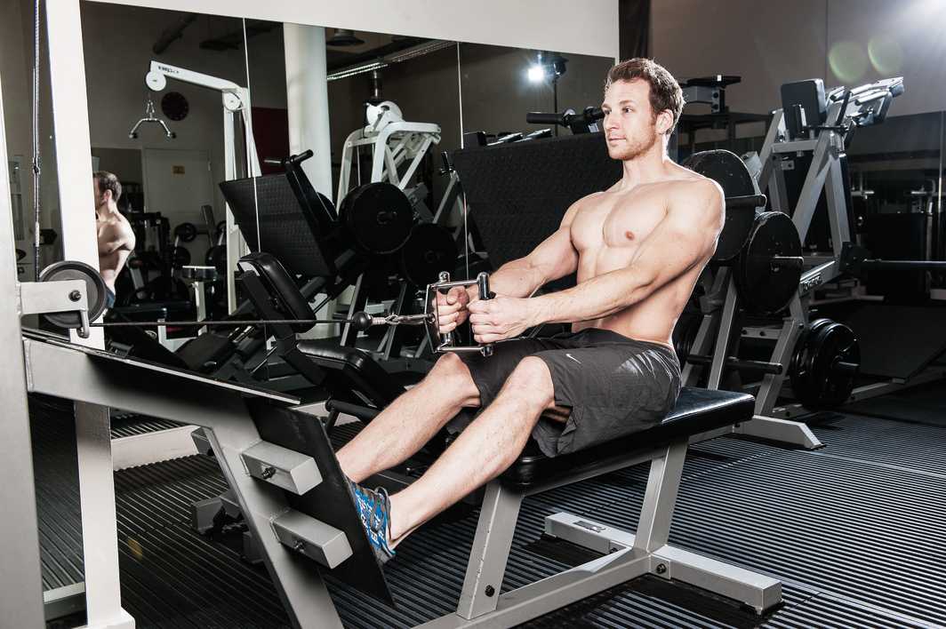 seated cable row demonstration to build back muscles