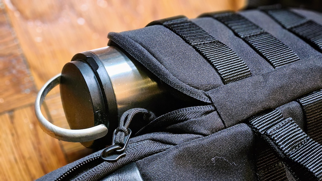KNKG Backpack water bottle holder 