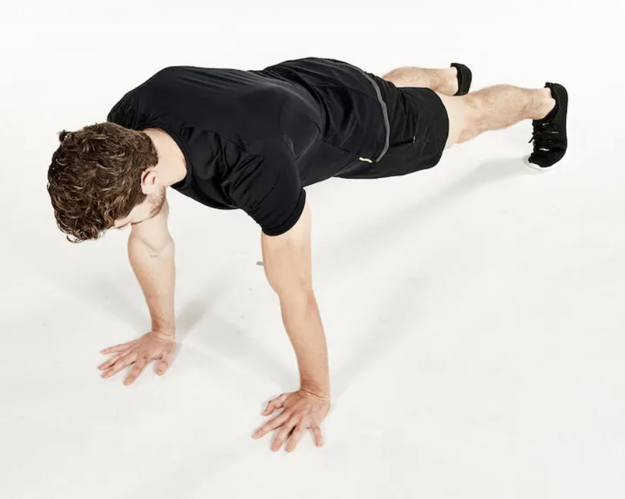 Man performing a spiderman push-up